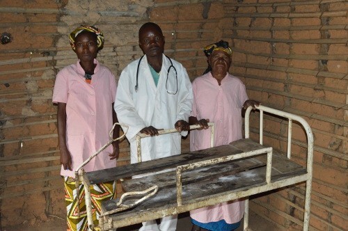 Tonu Birthing Chair and Medical Staff